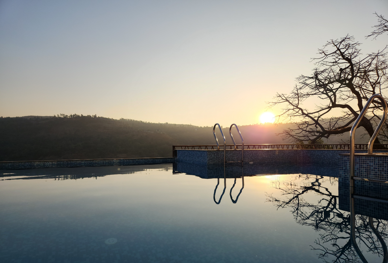hotel for one day picnic with swimming pool in panchgani
						